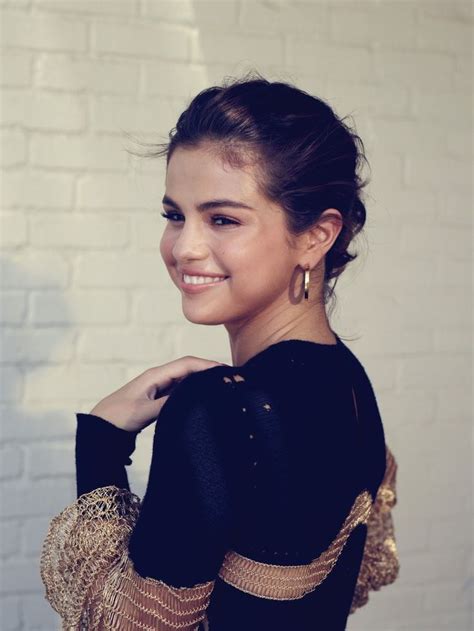 Petra Adlı Kullanıcının Selena Gomez Photoshoots Panosundaki Pin Ünlüler