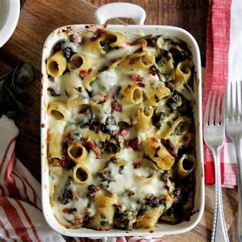 It's all creamy pumpkin goodness, tossed with these amazing huge rigatoni that trap extra bonus sauce inside each and every tube. This creamy, bechamel sauce rigatoni and steak bake is ...