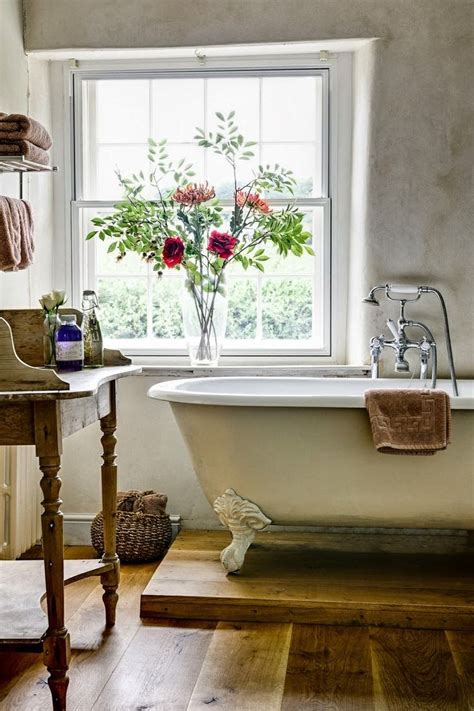 Clawfoot bathtubs used to be the hottest trend for bathroom décor in the 19 th and the beginning of the 20 th century. 32 Cozy And Relaxing Farmhouse Bathroom Designs | DigsDigs