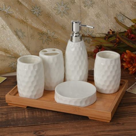 Simple Ceramic Bathroom Five Piece Set សម្ភារៈប្រើប្រាស់ក្នុងបន្ទប់ទឹក