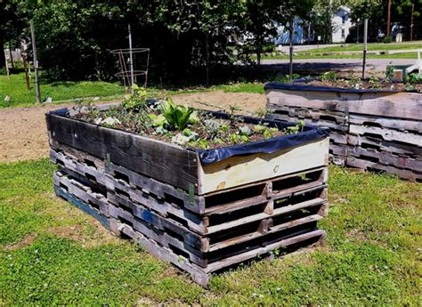 Nov 02, 2015 · 15 cheap & easy diy raised garden beds 1. 25 Creative Cheap Raised Garden Bed - Home Decor
