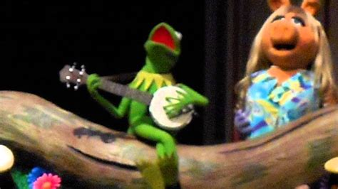 Kermit And Miss Piggy Singing Rainbow Connection Youtube