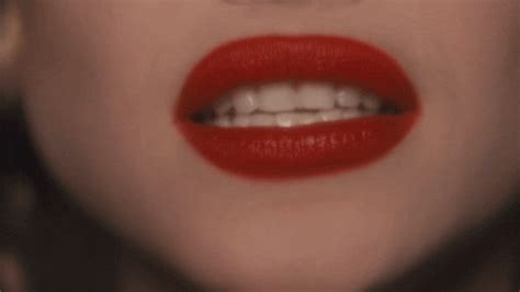 Red Lipstick S Find And Share On Giphy