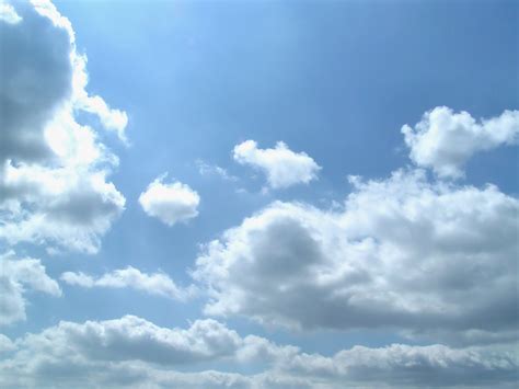 Foto Gratis Cielos Azules Nubes Brillantes Para Descargar Freeimages