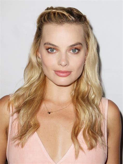 Margot Robbie Vampy Lipstick Suicide Squad Premiere