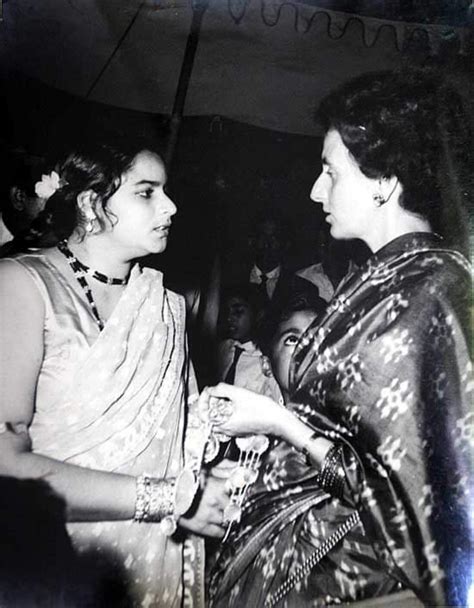 Shahrukh Khans Mother Latif Fatema With Former Prime Minister Indira Gandhi More Details In