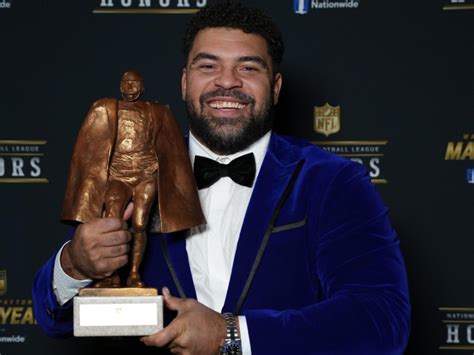 Cameron Heyward Named Walter Payton Nfl Man Of The Year Presented By