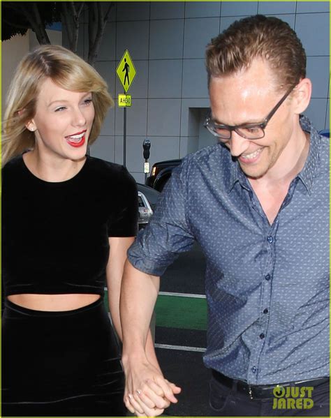 Photo Taylor Swift Tom Hiddleston Share Adorable Smiles During Date