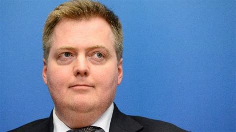 Icelands Prime Minister Resigns Following Protests Over Panama Papers The Peoples Voice