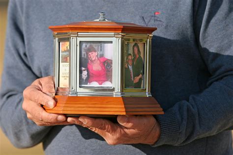 In Economic Downturn Survivors Turning To Cremations Over Burials