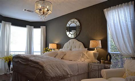 This kit includes seven assorted photo frames to display your favorite pictures. 9 Decorating Tips for a Romantic Bedroom