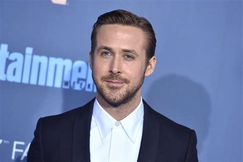 Ryan Gosling Wins Golden Globe For La La Land Performance