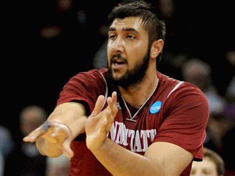 7 Foot 5 Sim Bhullar Becomes First Nba Player Of Indian Descent