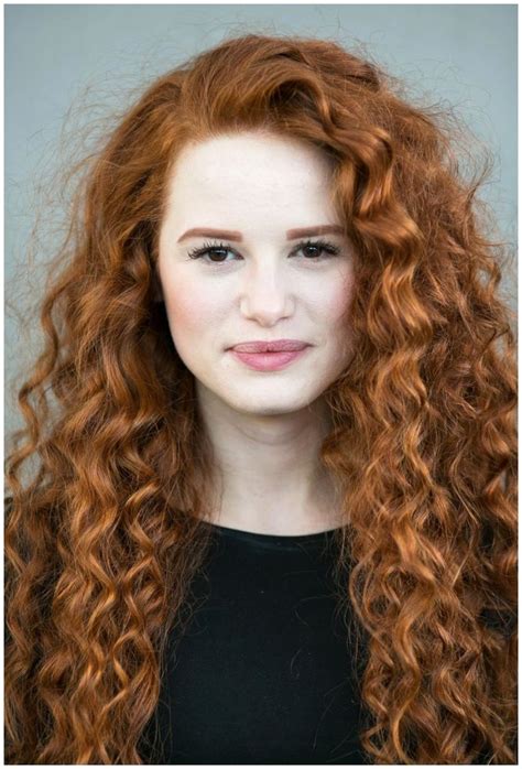 Riverdale S Madelaine Petsch Rocks Curly Red Hair For New Hair Styles
