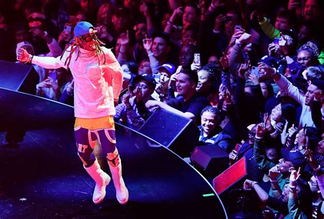 Lil Wayne Latest Rapper In Trumps Orbit Sees Backlash Over Photo