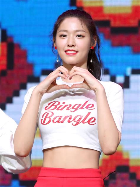 Seolhyun Blew Audiences Away With Her Perfect Figure On Aoa S Comeback Stage
