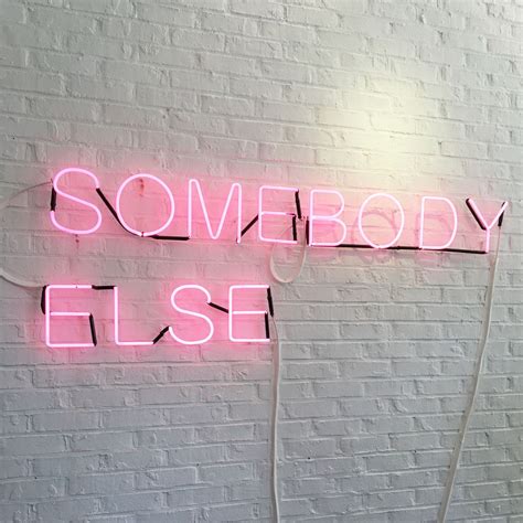 • 7,3 млн просмотров 4 года назад. 'Somebody else' Neon sign at The 1975 NYC Pop Up Shop ...