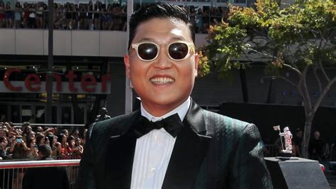 Biebers Manager Signs Korean Rapper Psy Ctv News