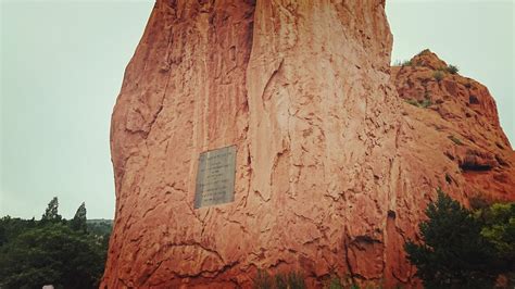 It features beautiful rock formations, magnificent scenery, hiking trails, campgrounds and overlooks and observation points such as buzzards point, anvil rock, camel rock and table rock. Road Trip: Garden of the Gods