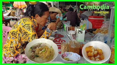 From hamburgers and fried chicken, to tacos and pancakes: Phumthom market / Pork porridge mix with fried rice noodle ...