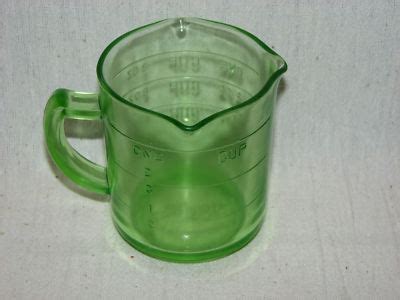 VTG GREEN DEPRESSION GLASS MEASURING CUP 1 CUP KELLOGG S ADVERTISING
