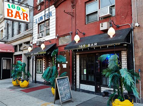 7 of Manhattan’s Most Authentic Dive Bars | Dive bar, Nyc bars, Diving