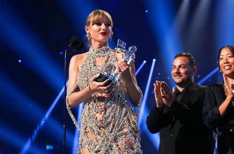 Bạn Trai Dẫn Taylor Swift Trốn Paparazzi Khi Dự Tiệc Sau Vmas 2022