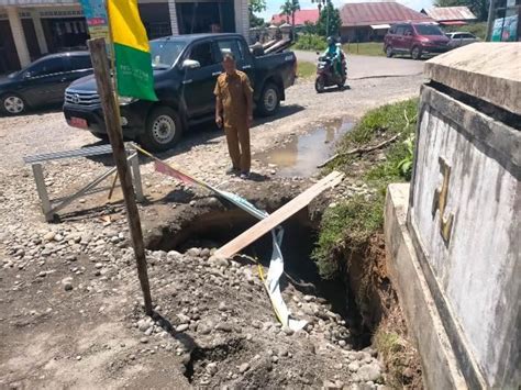 Banjir Di Mukomuko Dua Badan Jalan Dan Satu Jembatan Ambrol