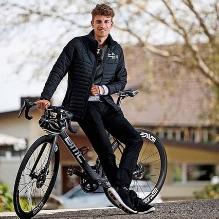Januar 1997 in flawil) ist ein schweizer radsportler, der rennen auf der straße, bahn sowie im cyclocross bestreitet. ジーノ・マーダーとジョナサン・ミランが2021年のBahrain Victoriousに参加 | ロードバイクはやめられない