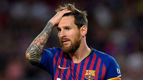 He has won the ballon d'or, the annual award given to the best player in the world, 6 times and an olympic gold medal. Lionel Messi Biography Facts, Childhood And Personal Life ...