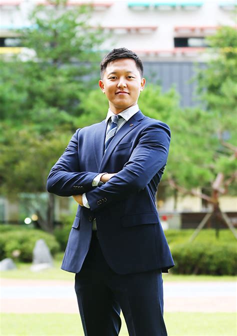 시청 소재지는 동천동이고, 행정구역은 4읍 8면 11동이다. 더 테니스