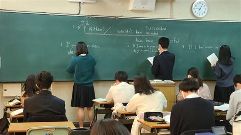 11月11日（水）1限に2年生の英語表現、2限に2年生の日本史の授業を見学しました。 牧野高校校長ブログ