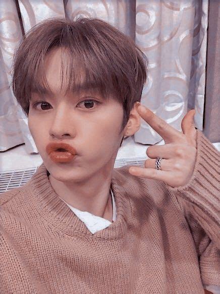 Lee min ho berita foto video lirik lagu profil bio lee min ho adalah aktor asal korea selatan kelahiran heukseok dong dongjak gu seoul 22 juni 1987 ia lahir. minho aesthetic selca | Lee know stray kids, Stray kids ...