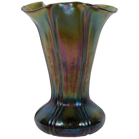Shop the finest mid century modern decorative objects on incollect today. Mid-Century Modern Organic Iridescent Favrile Handblown ...