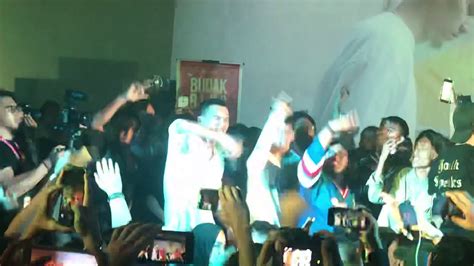 Download mp3 mk k clique gratis, ada 20 daftar lagu mk k clique yang bisa anda download. Unofficial Malu Ape Bossku - Mk K Clique - YouTube