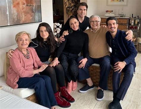 Neste sábado (07/08), a nora dos veteranos, mulher de tarcísio filho, mocita fagundes deu mais detalhes sobre a contaminação dos sogros em seu instagram. Tarcísio Meira e Glória Menezes fazem rara aparição em ...