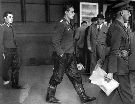 Asisbiz Aircrew Luftwaffe Captured Crew Of A German Bomber Out Of The