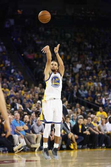 Warriors Curry On Pace To Threaten Own 3 Point Record