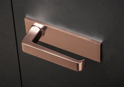 Knock knock, open the door and live the sublime atmosphere of our italian luxury collections. Olivari Italian made Hardware, Bespoke Italian Hardware ...