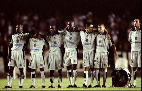 Na história recente da copa libertadores, os times de países vizinhos que têm sido os maiores adversários dos clubes brasileiros são vélez sársfield, newell's old. Hoje tem Corinthians! Emissora reprisa final do Mundial de ...