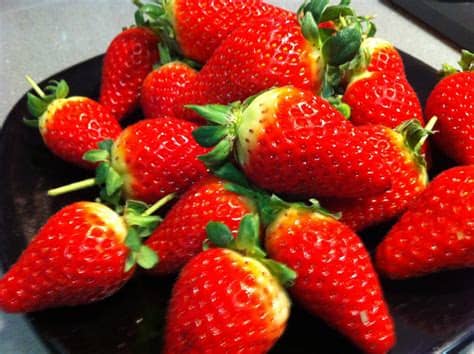 A esta pregunta por fin le damos. La cocina de mi abuela P: Fresas con chocolate, un postre ...
