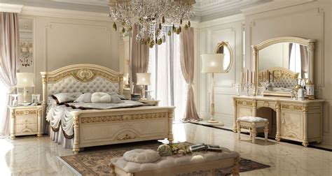 Classica e di grande impatto, elegante e senza tempo, donatella è un esempio di camera da. Camere da letto in stile - Valderamobili