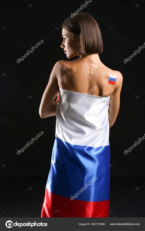 Kaunis Alaston Nuori Nainen Venäjän Lipun Tumma Tausta valokuva