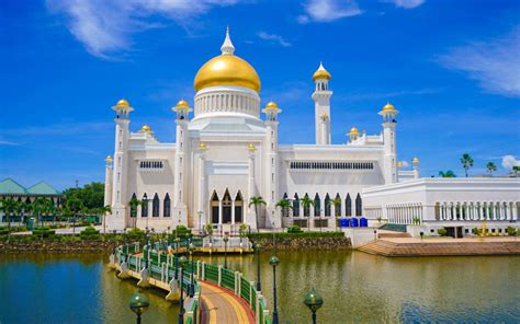 Brunei is covered in lush rainforest, dotted with beautiful mosques, and blessed with amazing food. Brunei Ülke Bilgileri: Bayrağı, Nüfusu, Para Birimi ...