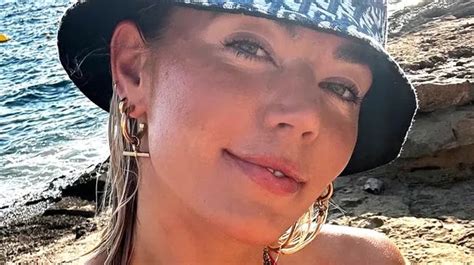 A Place In The Sun Presenter Danni Menzies Strips Nude In Cheeky Milestone Birthday Snap