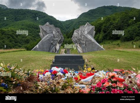 Das Denkmal Des Zweiten Weltkriegs In Sutjeska Nationalpark Bosnien