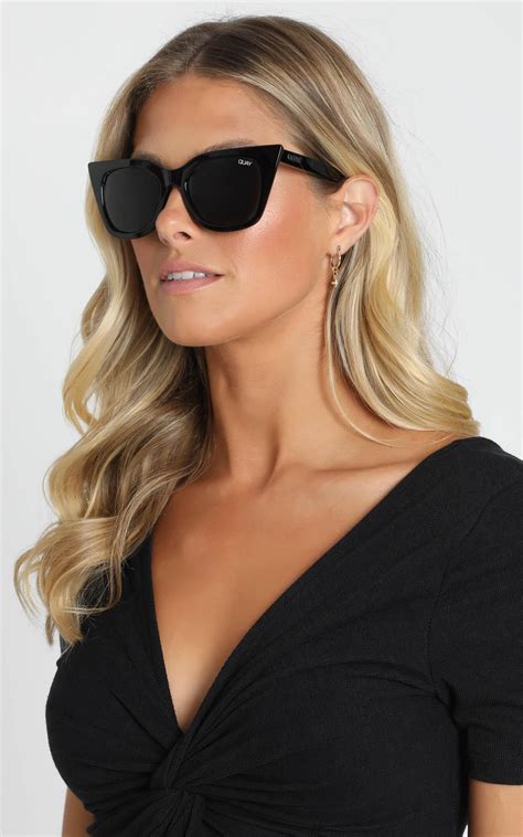 Quay Harper Sunglasses In Black And Smoke Lens Showpo
