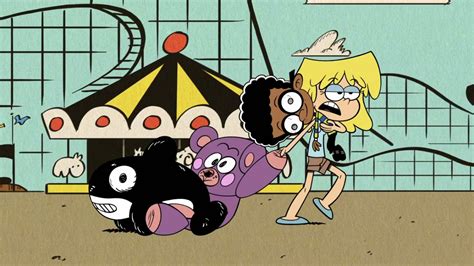 Image S1e22b Lori Dragging Clyde And Her Prizespng The Loud House