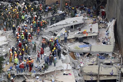 A powerful earthquake centered near the southern mexico resort of huatulco on tuesday killed at least five people, swayed buildings in mexico city and sent thousands fleeing into the streets. Mexico Earthquake Death Toll Climbs as Rescuers Race to ...