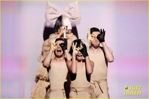 Photo Sia Performs Cheap Thrills On The Voice Finale 05 Photo